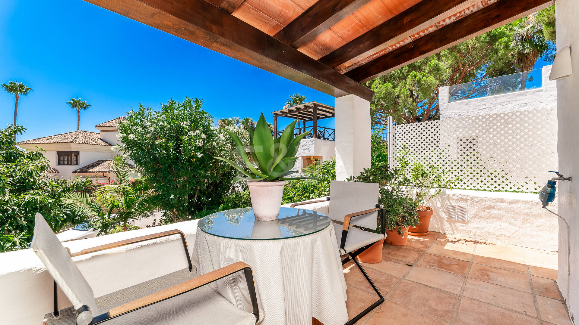 Andalusische Eleganz Trifft auf Modernen Komfort in Balcones de Sierra Blanca