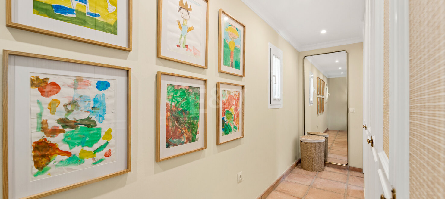 Andalusisk elegans möter modern komfort i Balcones de Sierra Blanca