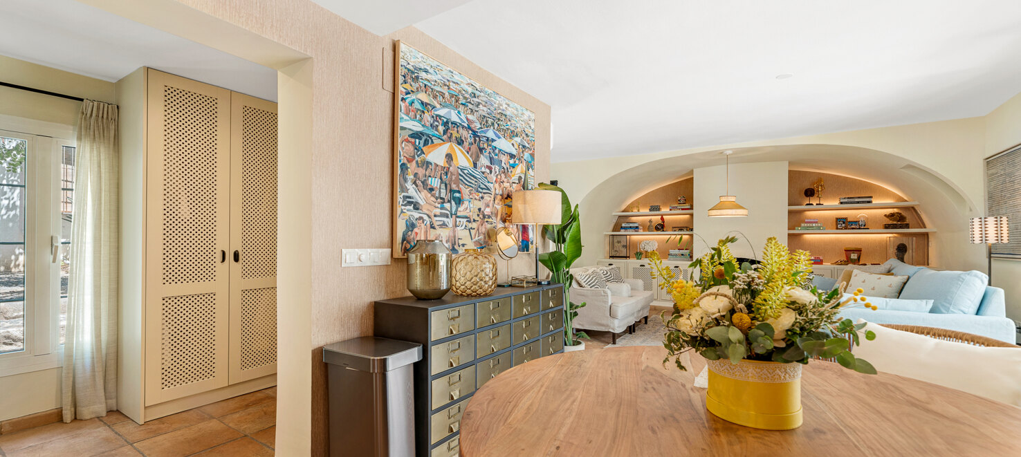 Andalusisk elegans möter modern komfort i Balcones de Sierra Blanca