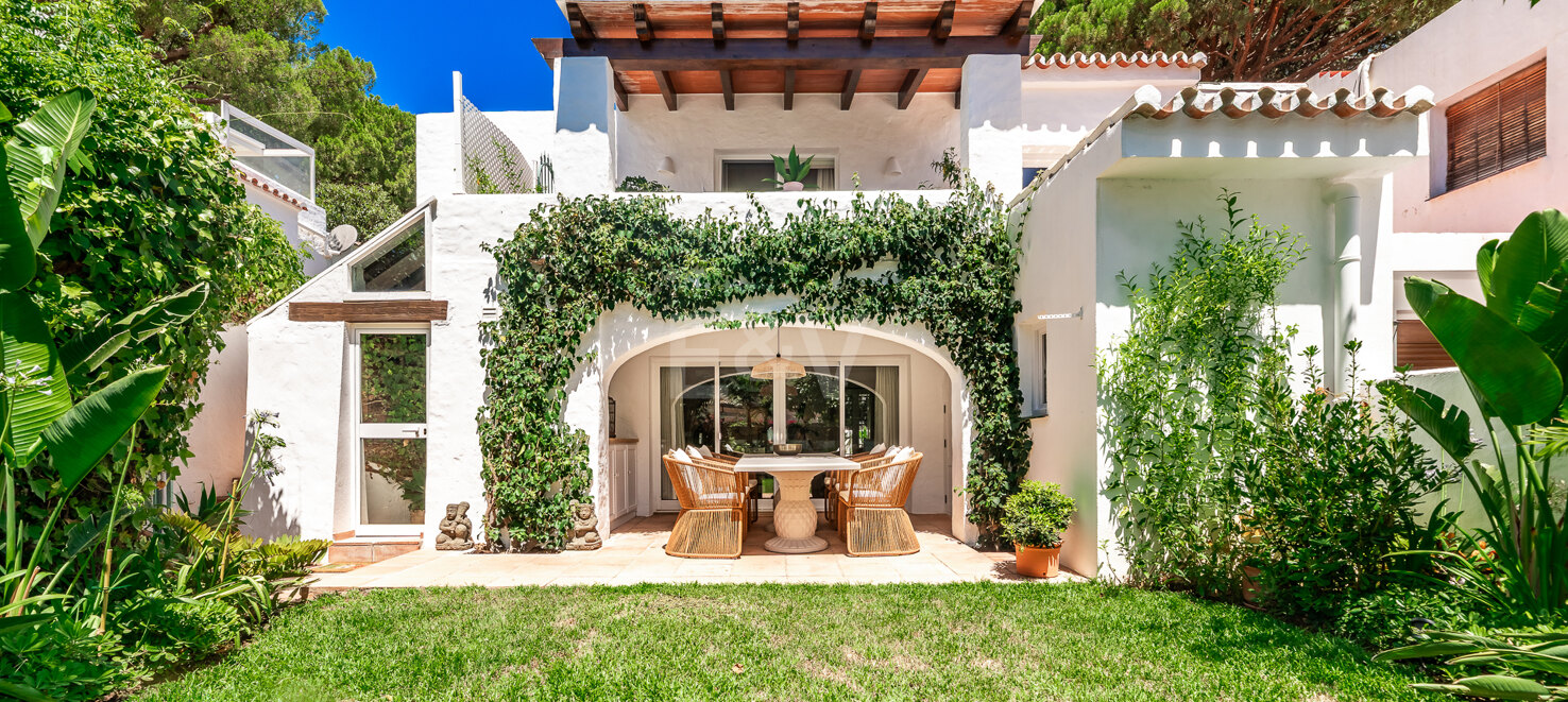 Andalusisk elegans möter modern komfort i Balcones de Sierra Blanca
