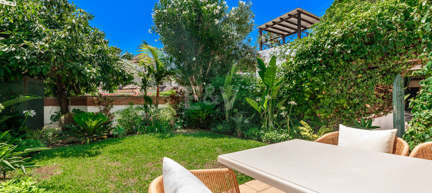 Andalusisk elegans möter modern komfort i Balcones de Sierra Blanca