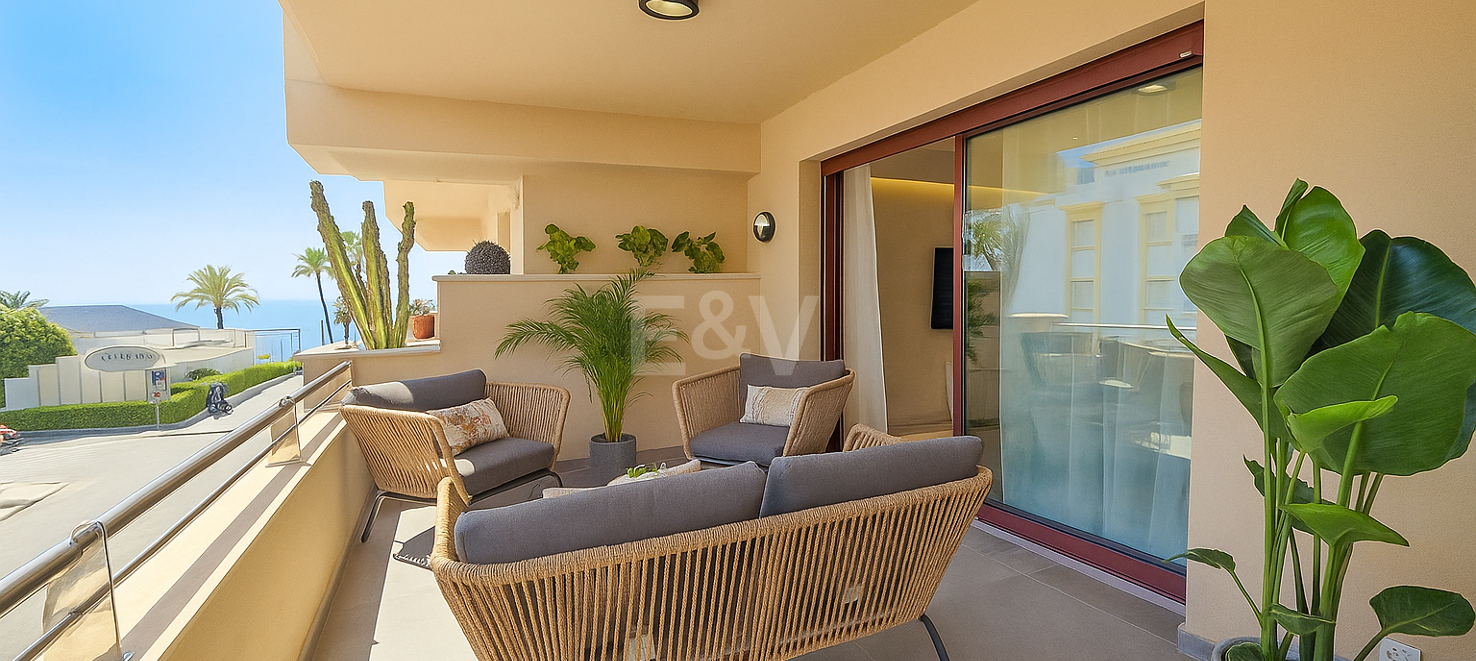 Seaside Apartment with Private Terrace Overlooking the Sea