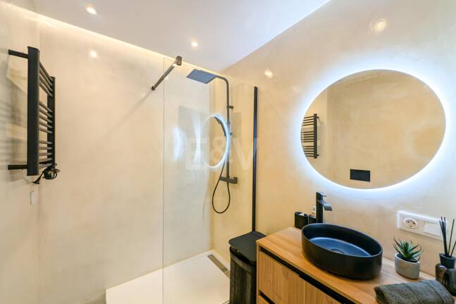 Seaside Apartment With Private Sea-View Terrace