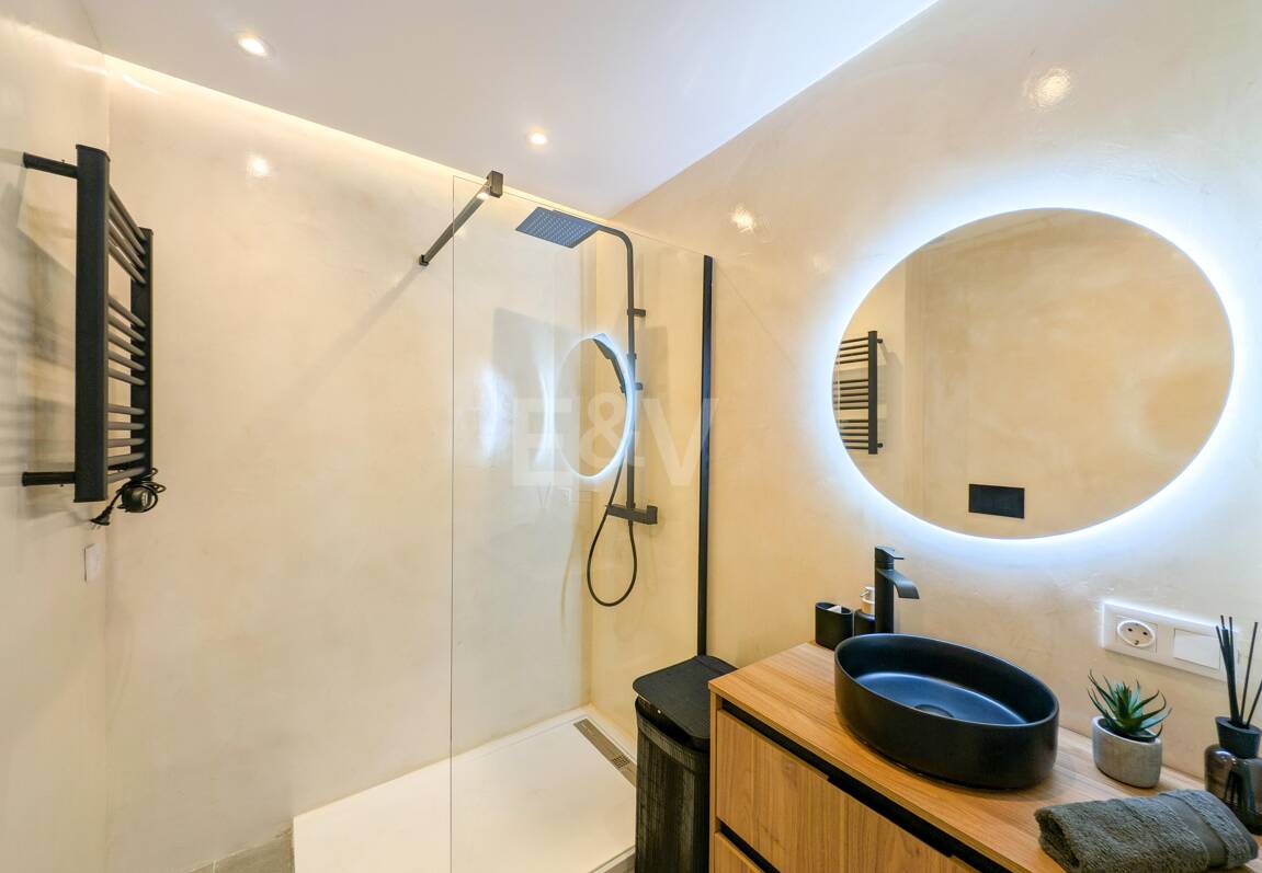 Seaside Apartment With Private Sea-View Terrace