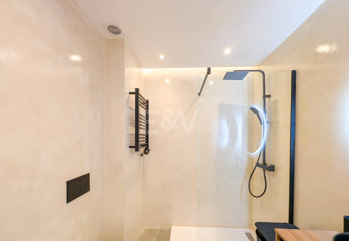 Seaside Apartment With Private Sea-View Terrace