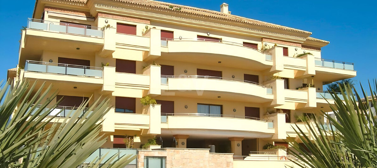 Seaside Apartment with Private Terrace Overlooking the Sea