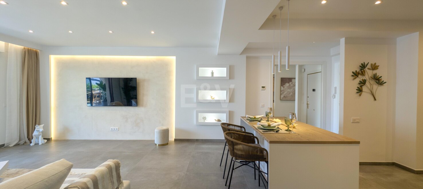 Seaside Apartment with Private Terrace Overlooking the Sea
