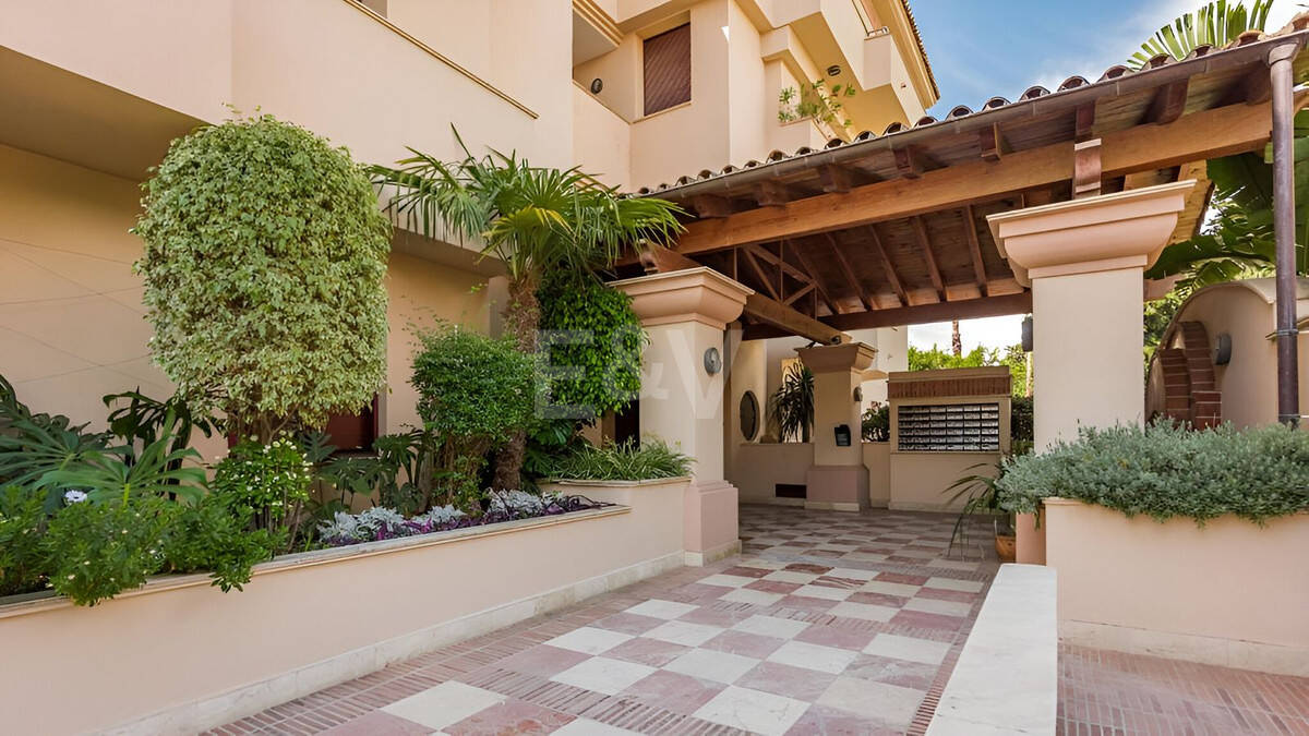 Seaside Apartment With Private Sea-View Terrace