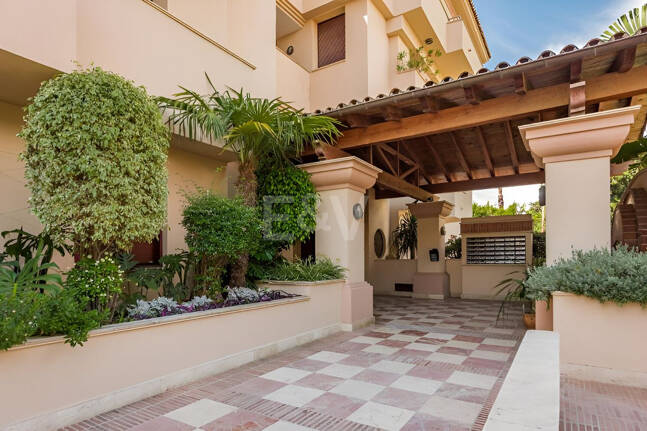 Seaside Apartment With Private Sea-View Terrace