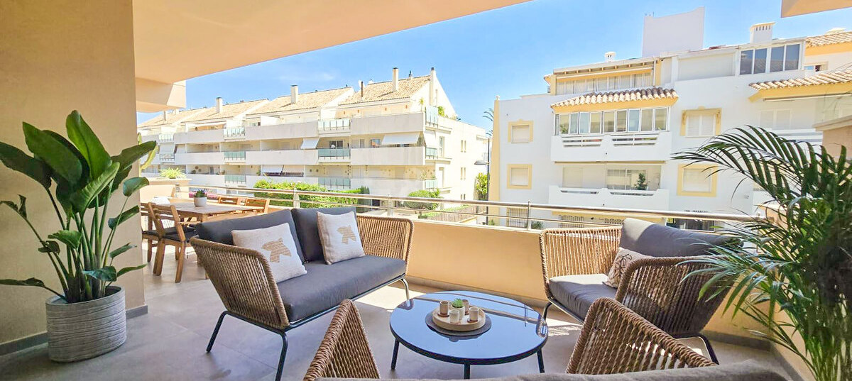 Seaside Apartment with Private Terrace Overlooking the Sea