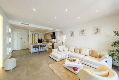 Seaside Apartment With Private Sea-View Terrace