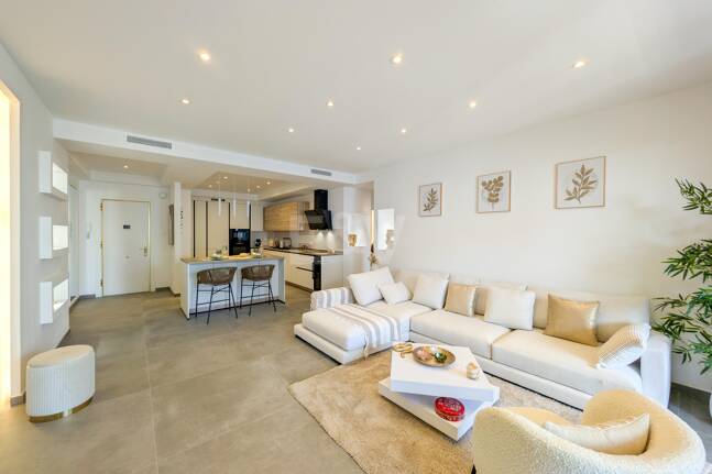 Seaside Apartment With Private Sea-View Terrace