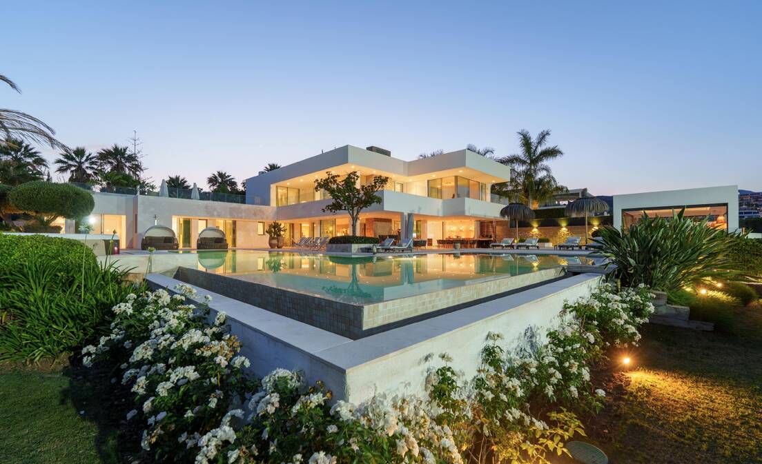 Stunning Villa in La Cerquilla with Panoramic Views and tennis court