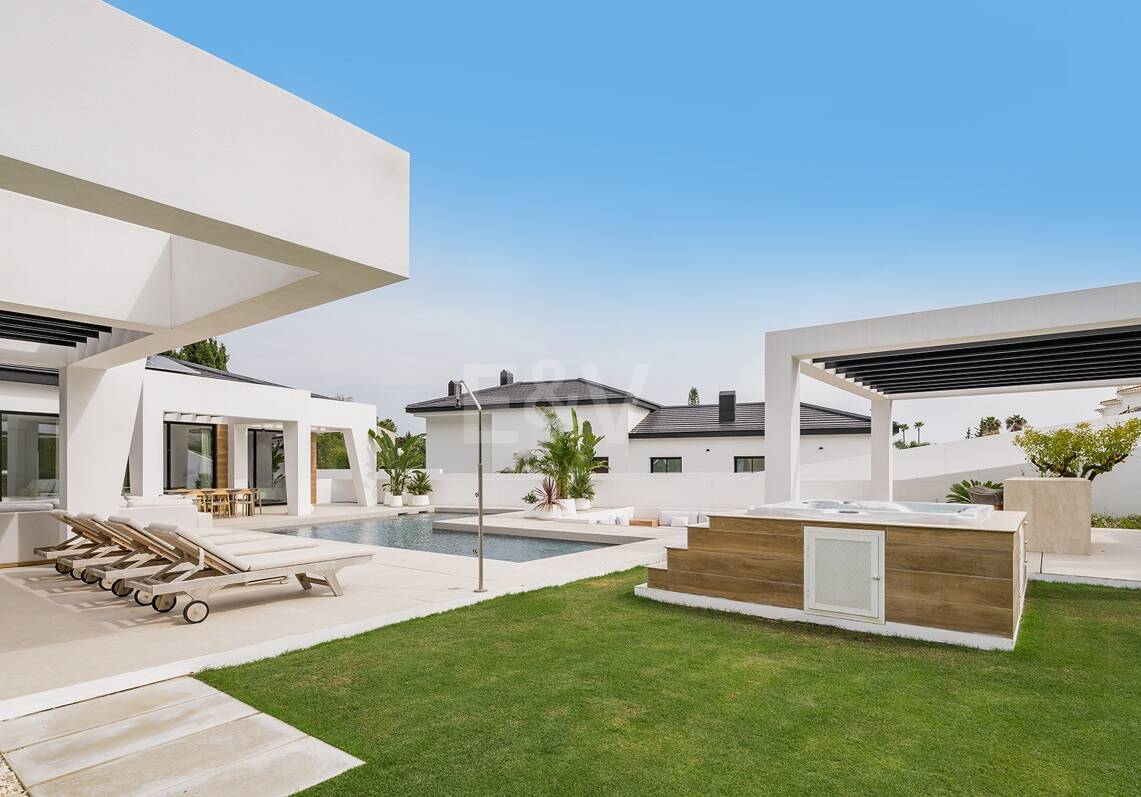 Villa contemporaine de luxe à Los Naranjos Golf