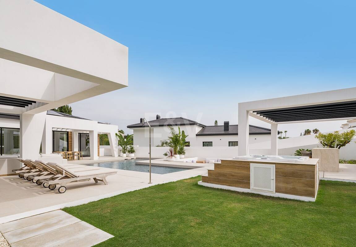Villa contemporaine de luxe à Los Naranjos Golf
