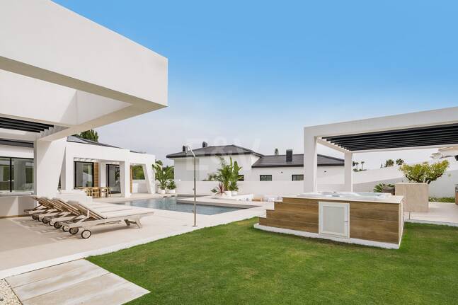 Villa contemporaine de luxe à Los Naranjos Golf