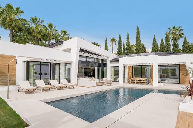 Villa contemporaine de luxe à Los Naranjos Golf