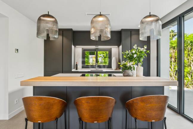 Élégante villa méditerranéenne avec vue sur la mer à Nueva Andalousie