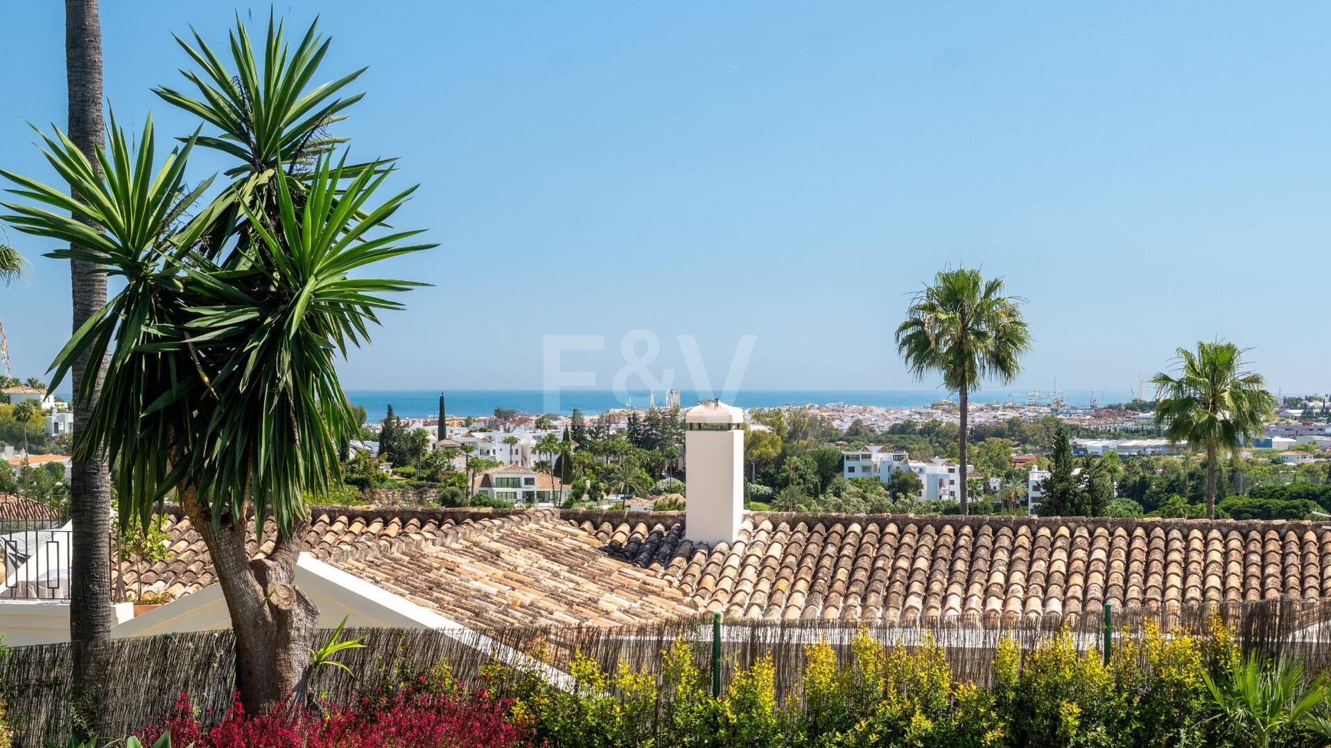 Élégante villa méditerranéenne avec vue sur la mer à Nueva Andalousie