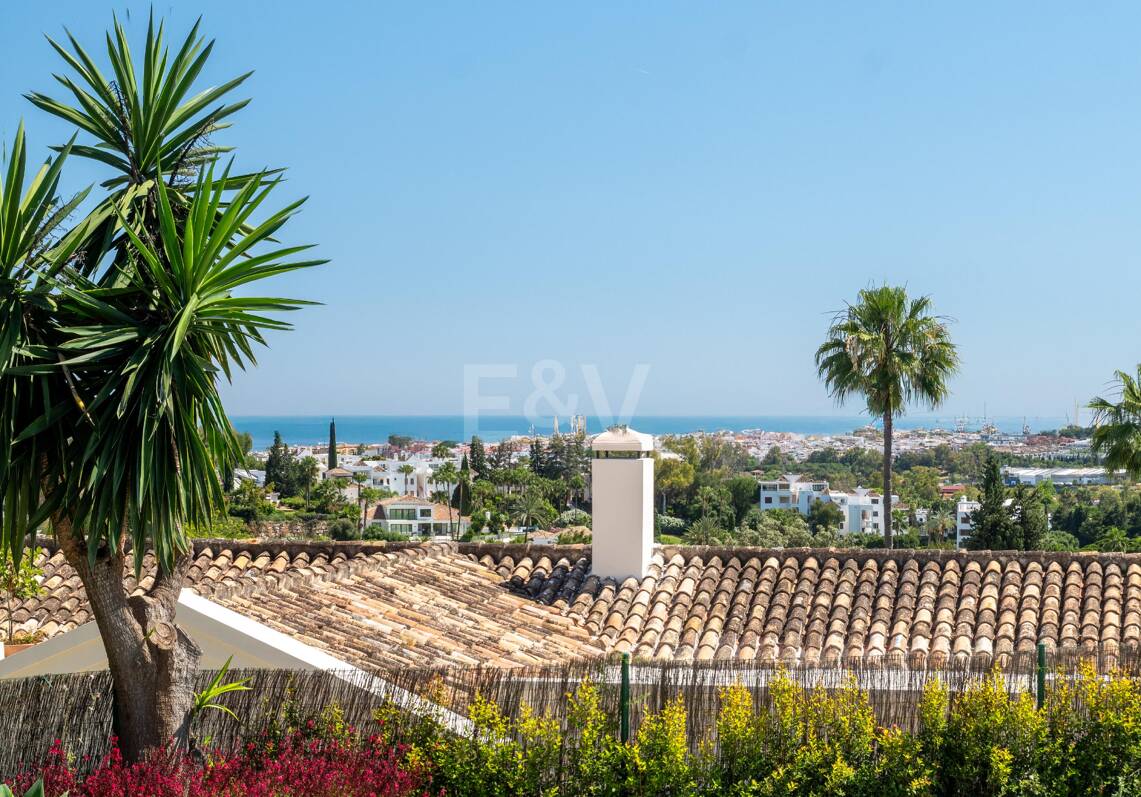 Elegant Mediterranean Villa with Sea Views in Nueva Andalucía