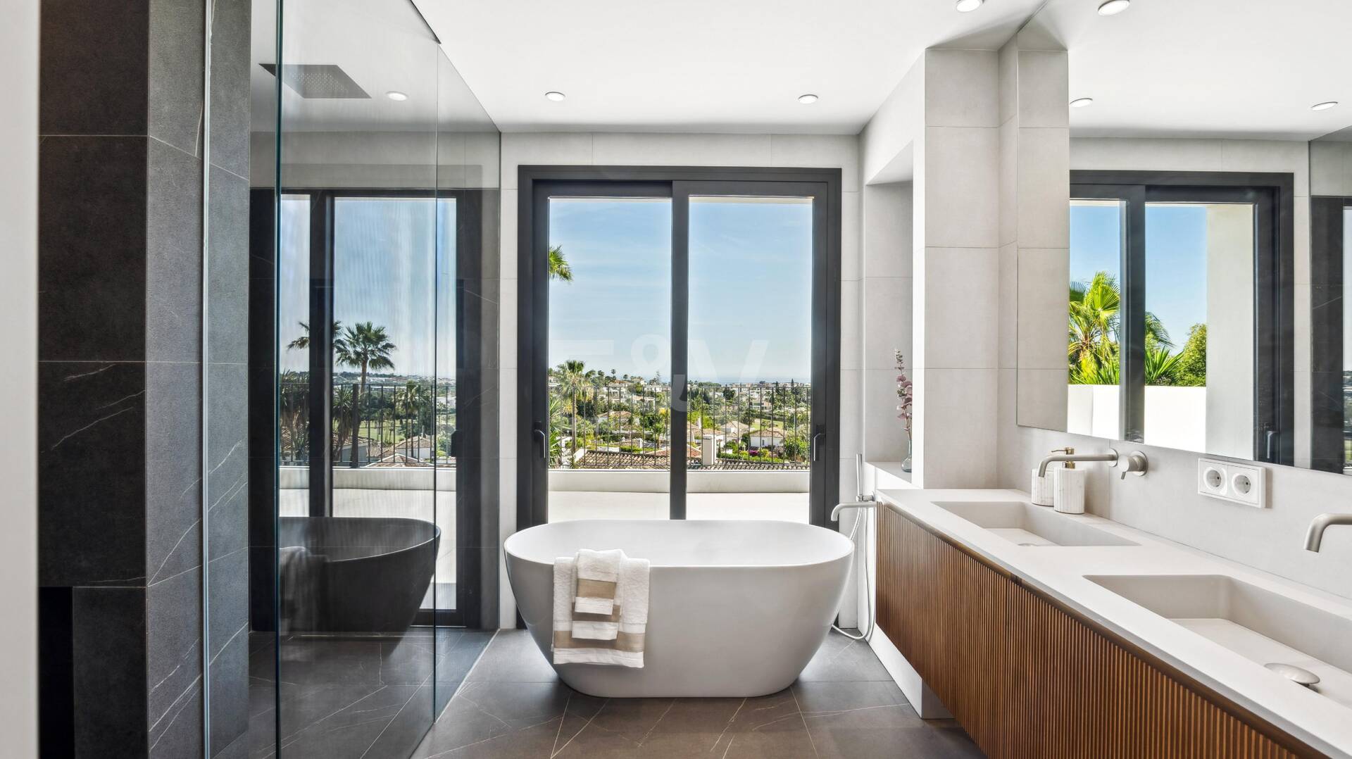 Elegant Medelhavet Villa med havsutsikt i Nueva Andalucía