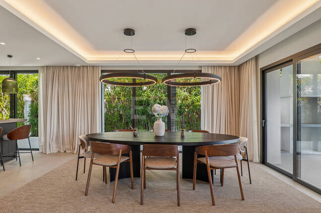 Élégante villa méditerranéenne avec vue sur la mer à Nueva Andalousie