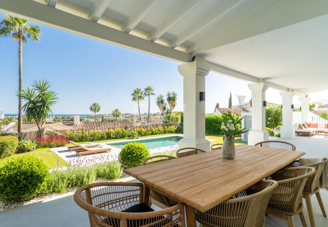 Élégante villa méditerranéenne avec vue sur la mer à Nueva Andalousie