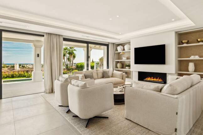 Élégante villa méditerranéenne avec vue sur la mer à Nueva Andalousie