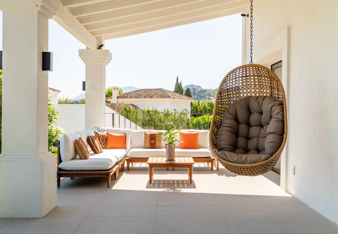 Élégante villa méditerranéenne avec vue sur la mer à Nueva Andalousie