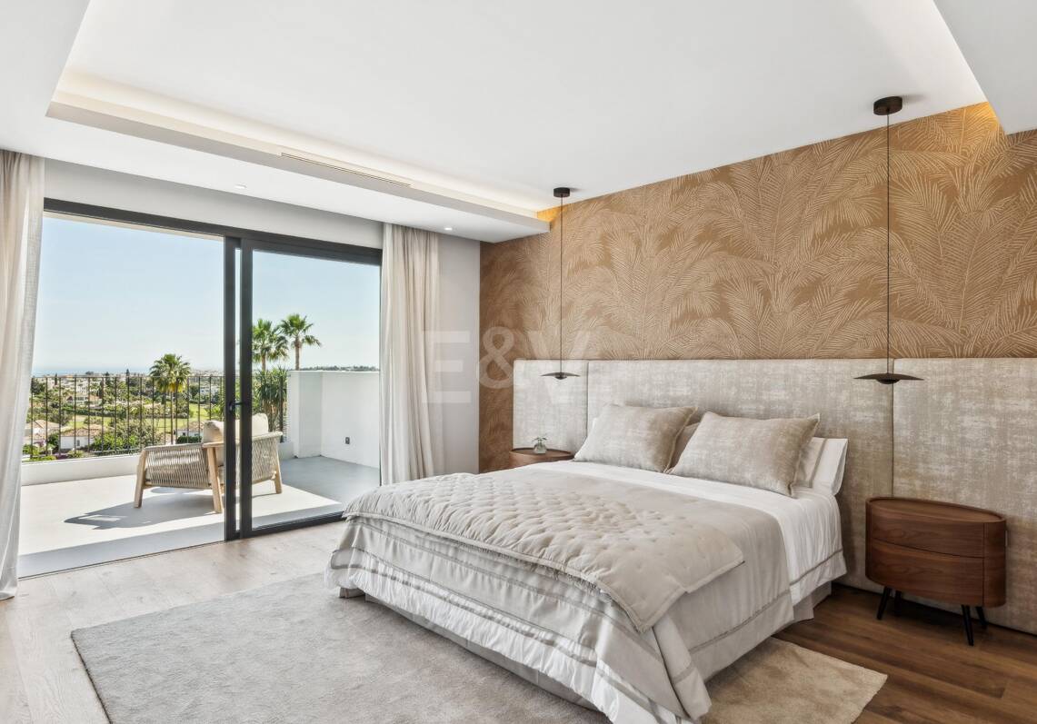 Elegant Mediterranean Villa with Sea Views in Nueva Andalucía