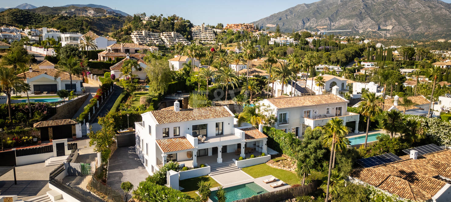 Élégante villa méditerranéenne avec vue sur la mer à Nueva Andalousie
