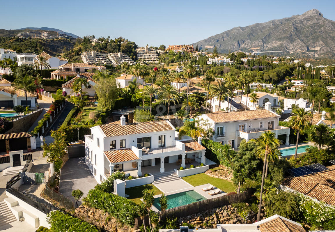 Élégante villa méditerranéenne avec vue sur la mer à Nueva Andalousie