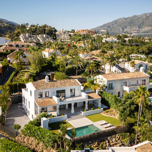Élégante villa méditerranéenne avec vue sur la mer à Nueva Andalousie