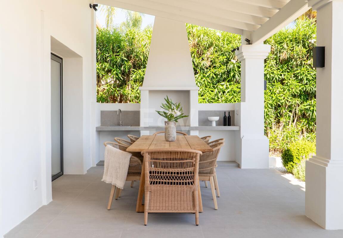 Élégante villa méditerranéenne avec vue sur la mer à Nueva Andalousie