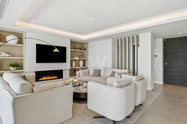 Élégante villa méditerranéenne avec vue sur la mer à Nueva Andalousie