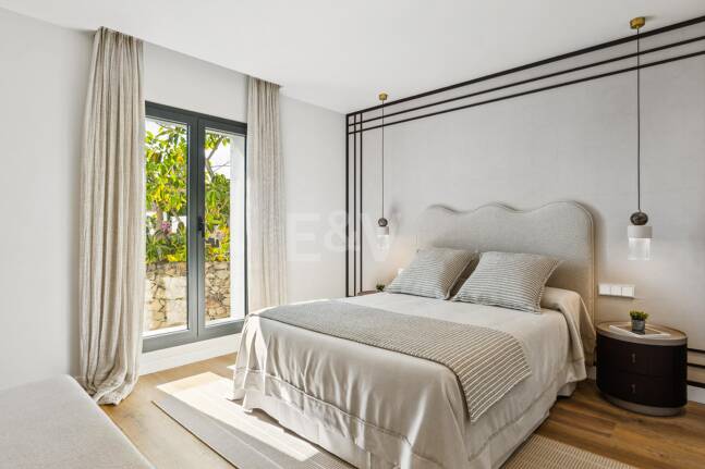 Élégante villa méditerranéenne avec vue sur la mer à Nueva Andalousie