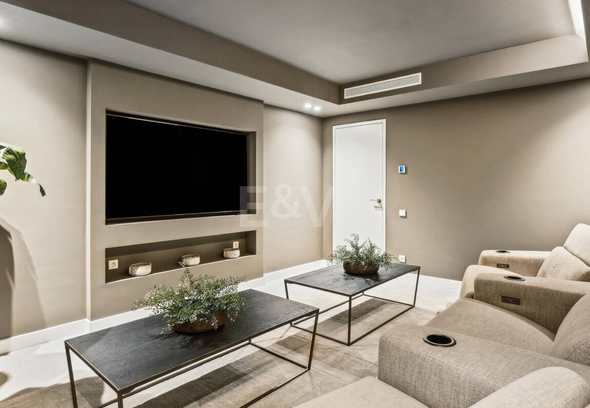 Élégante villa méditerranéenne avec vue sur la mer à Nueva Andalousie