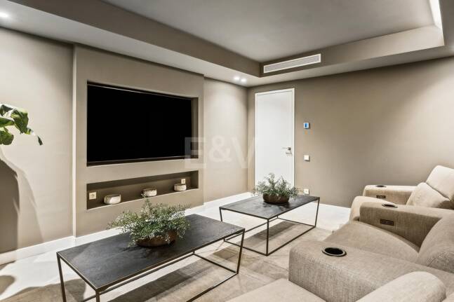 Élégante villa méditerranéenne avec vue sur la mer à Nueva Andalousie