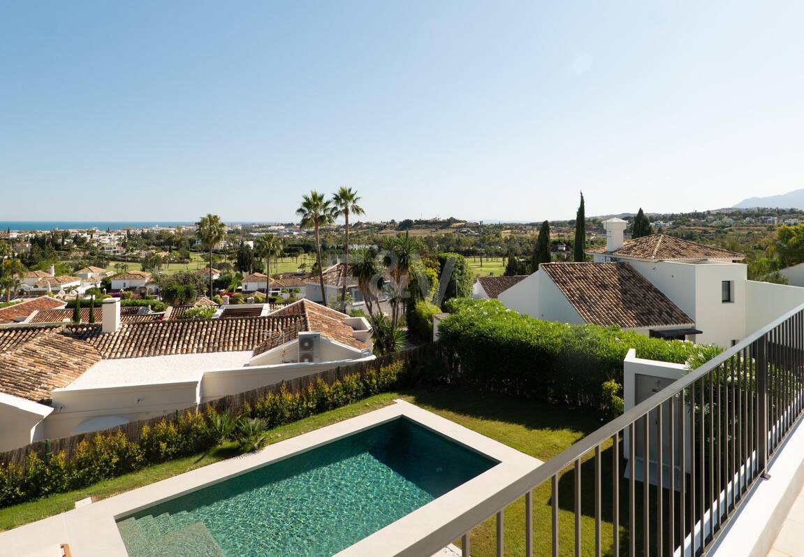 Élégante villa méditerranéenne avec vue sur la mer à Nueva Andalousie