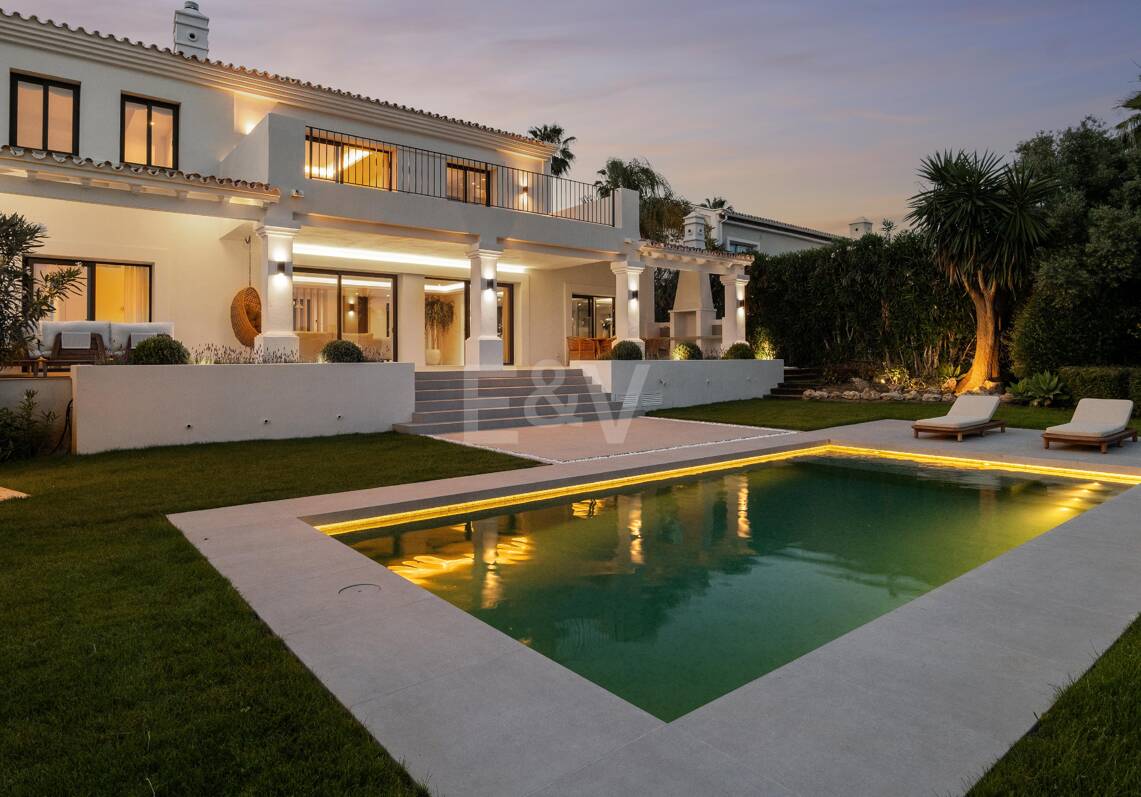 Elegant Mediterranean Villa with Sea Views in Nueva Andalucía