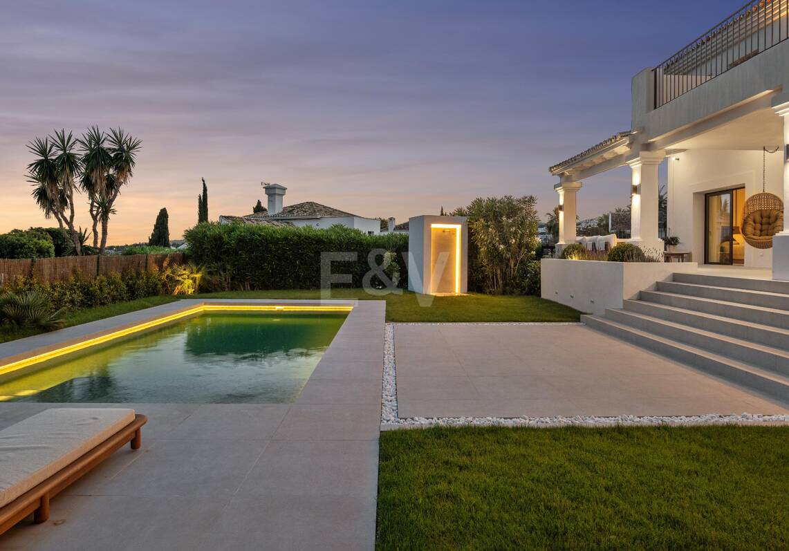 Elegant Mediterranean Villa with Sea Views in Nueva Andalucía
