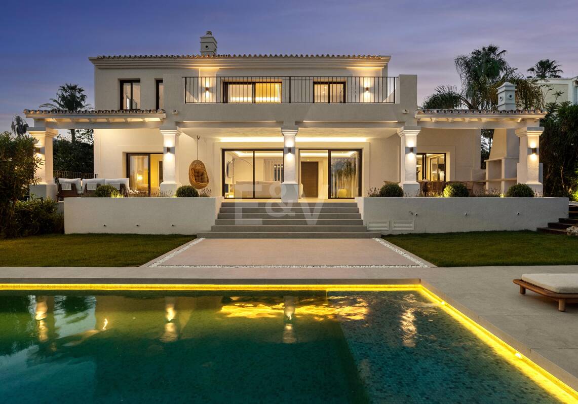 Elegant Mediterranean Villa with Sea Views in Nueva Andalucía