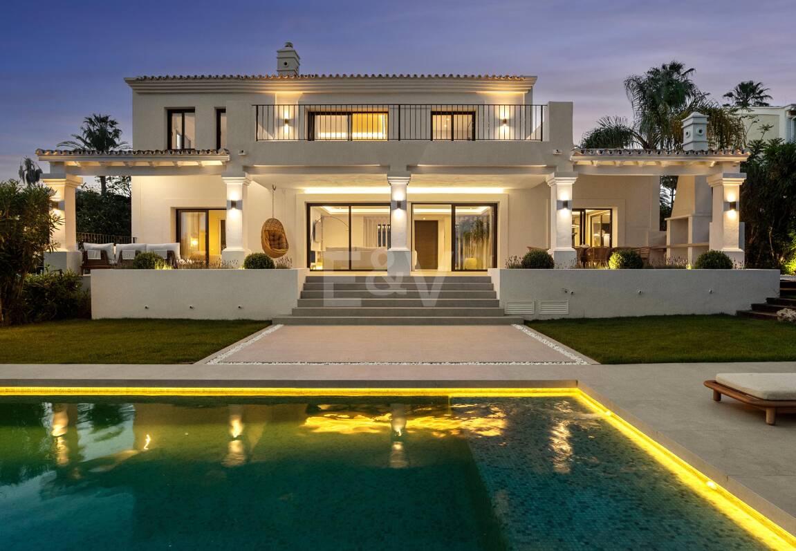 Élégante villa méditerranéenne avec vue sur la mer à Nueva Andalousie