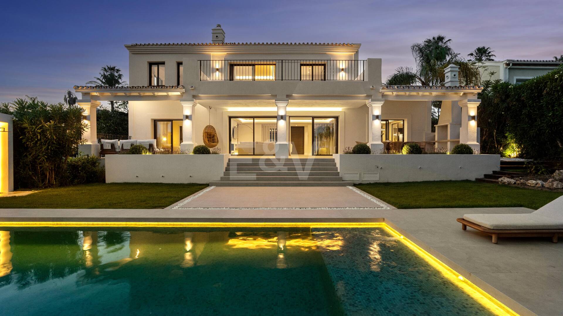 Élégante villa méditerranéenne avec vue sur la mer à Nueva Andalousie