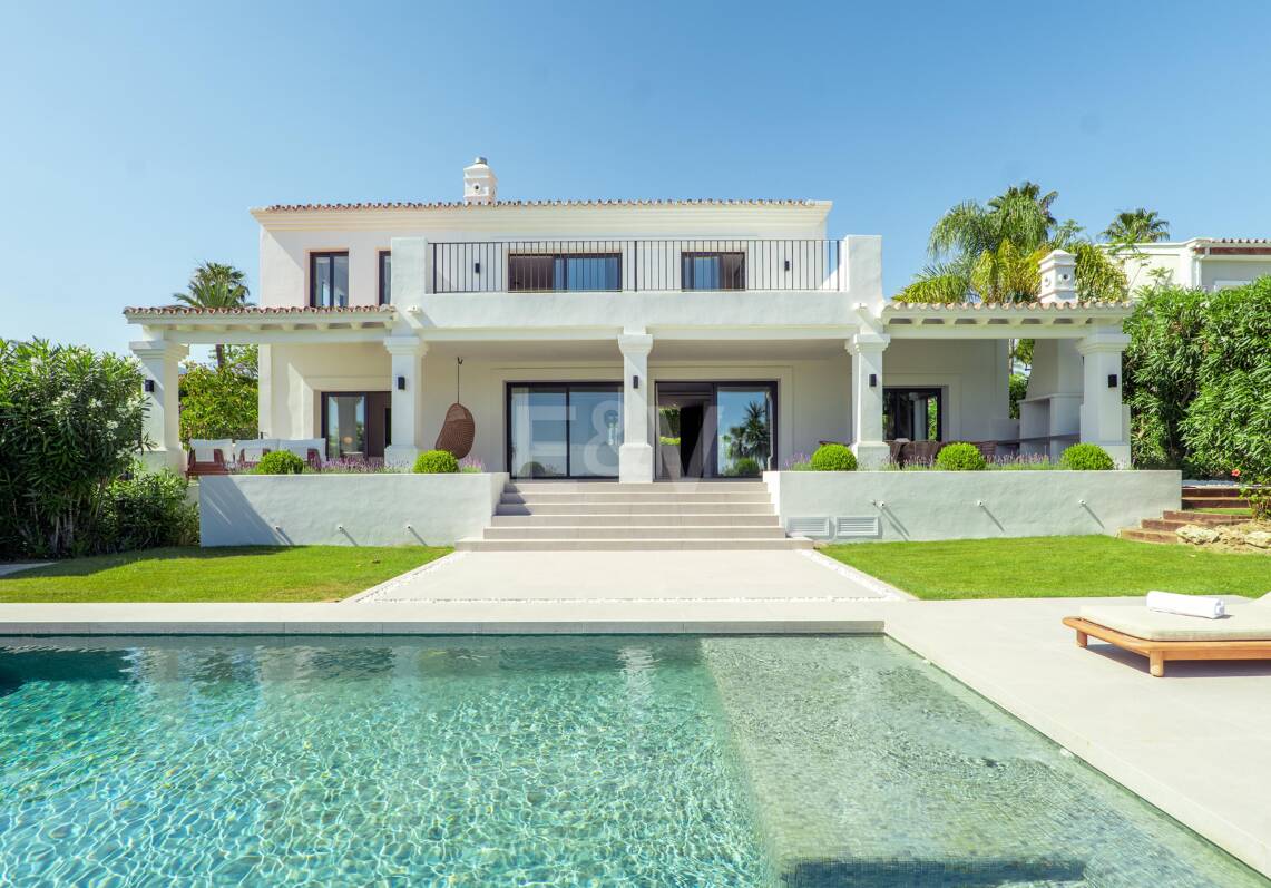 Elegant Mediterranean Villa with Sea Views in Nueva Andalucía