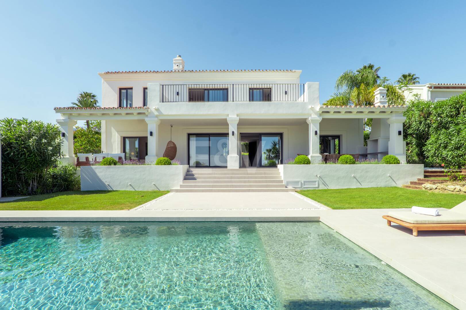 Elegant Medelhavet Villa med havsutsikt i Nueva Andalucía