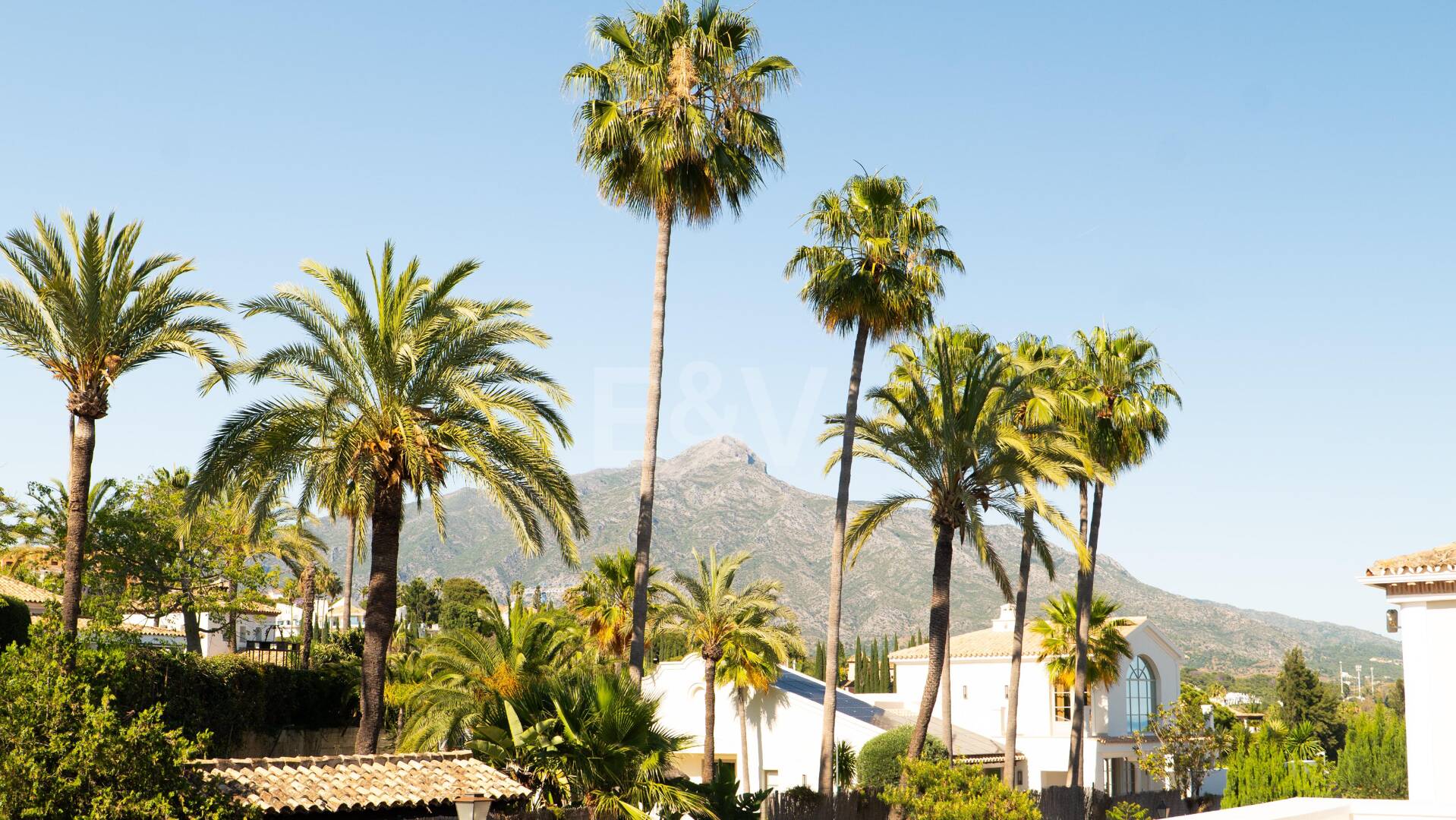 Elegant Medelhavet Villa med havsutsikt i Nueva Andalucía