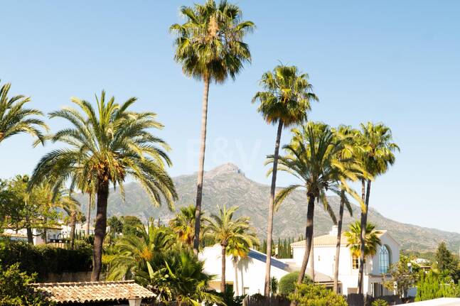 Élégante villa méditerranéenne avec vue sur la mer à Nueva Andalousie