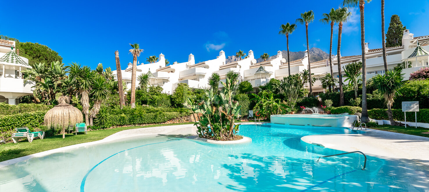 Elegant Townhouse with Sea Views in Camoján Blanco, Golden Mile