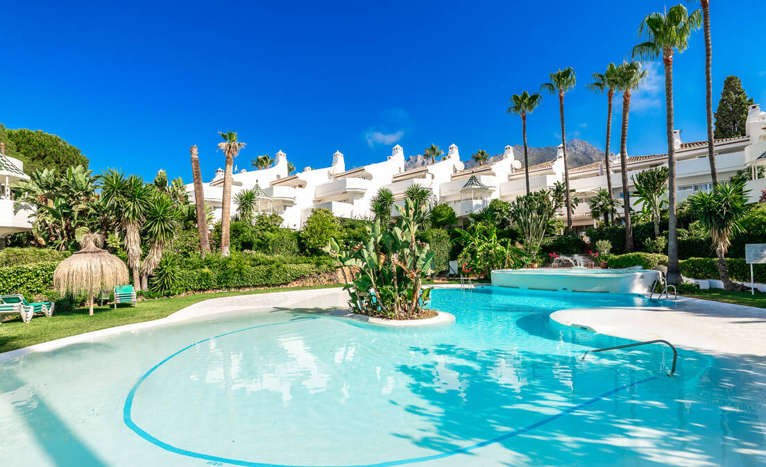 Elegant Townhouse with Sea Views in Camoján Blanco, Golden Mile